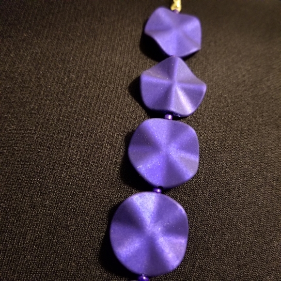 Matte Color Finish Petal Beaded Necklace - Picture 4 of 6